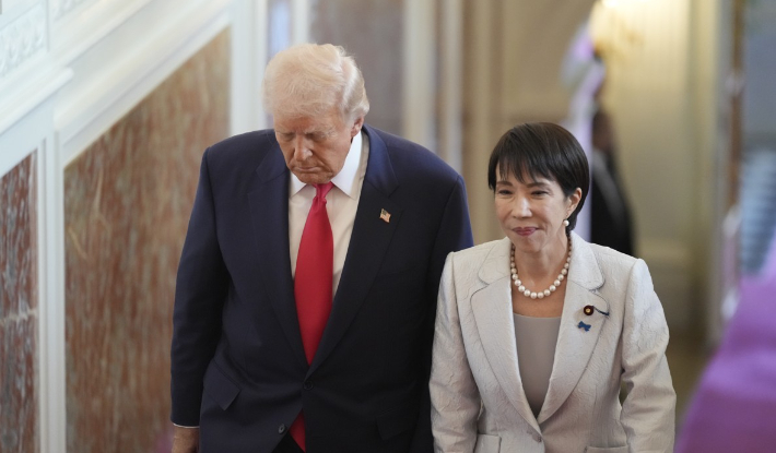 도널드 트럼프 미국 대통령(왼쪽)과 다카이치 사나에 일본 총리. 연합뉴스