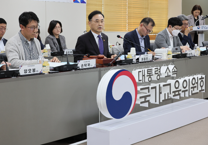 차정인 국가교육위원장이 23일 서울 종로구 정부서울청사에서 열린 국가교육위원회 제61차 회의에서 발언하고 있다. 연합뉴스