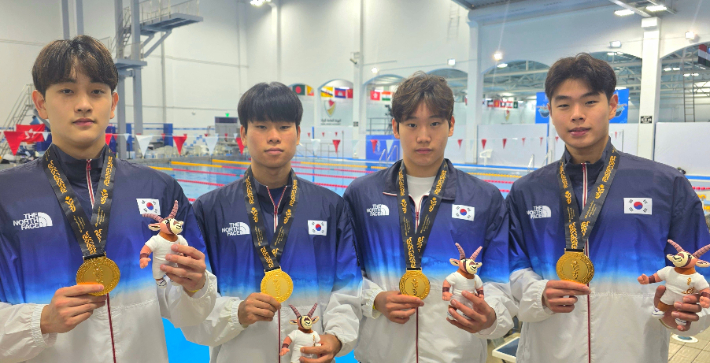 계영 400ｍ에서 금메달을 합작한 한국. 대한수영연맹 제공