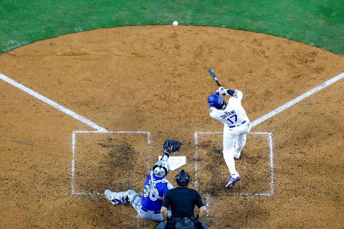 4안타 5볼넷으로 9출루를 펼친 오타니 쇼헤이. 연합뉴스