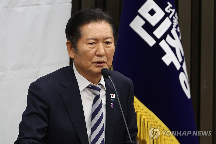 (서울=연합뉴스) 김주성 기자 = 더불어민주당 정청래 대표가 26일 서울 여의도 국회에서 본회의를 앞두고 열린 의원총회에서 발언하고 있다. 2025.10.26 utzza@yna.co.kr 연합뉴스