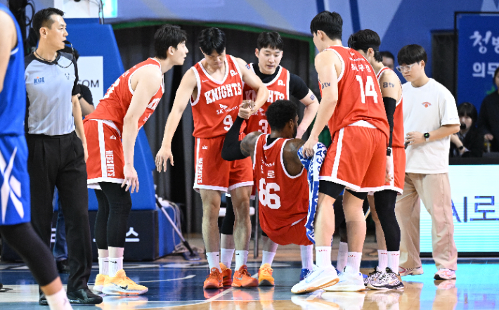 워니도 없는데…SK, 턴오버 14개 쏟아내며 또 연패 늪으로