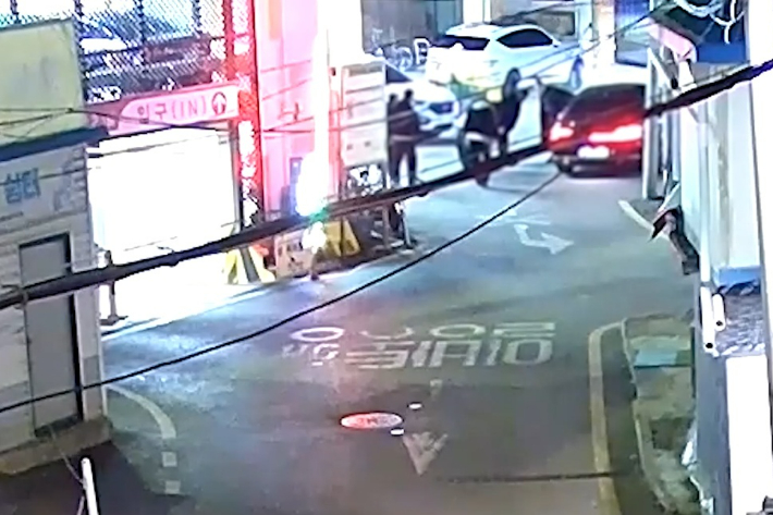 투자리딩방 사기조직 사무실의 강도 범행을 계획하고 모인 MZ 조폭. 경기남부경찰청 제공