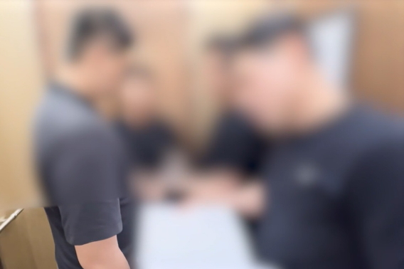 투자리딩방 사기조직 사무실의 강도 범행을 계획하고 모인 MZ 조폭을 검거하는 사진. 경기남부경찰청 제공