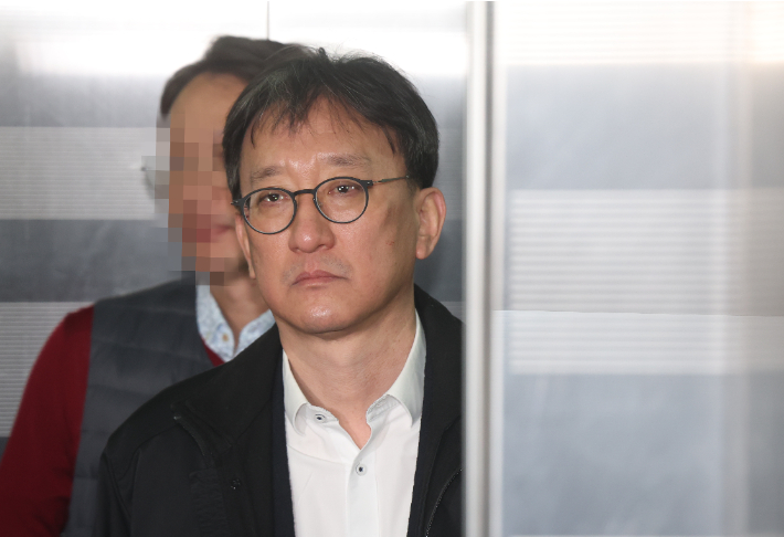 송창진 전 고위공직자범죄수사처 부장검사가 29일 서초동 순직해병 특검 사무실에 피의자 신분으로 소환되고 있다. 연합뉴스