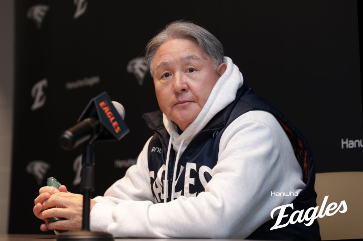 29일 KS 3차전에 앞서 인터뷰하는 한화 김경문 감독. 한화 이글스