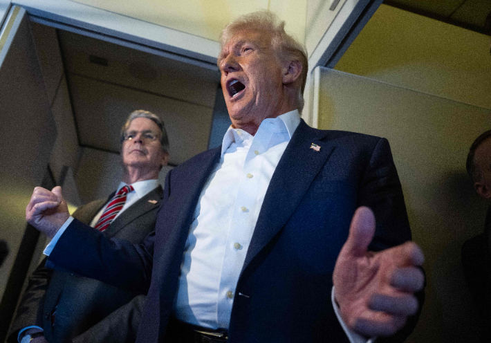 도널드 트럼프 미국 대통령과 스콧 베선트 재무장관. 연합뉴스