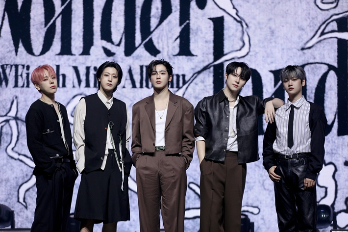 위아이가 29일 오후 2시 서울 광진구 예스24 라이브홀에서 위아이가 미니 8집 '원더랜드' 쇼케이스를 열었다. 위엔터테인먼트 제공