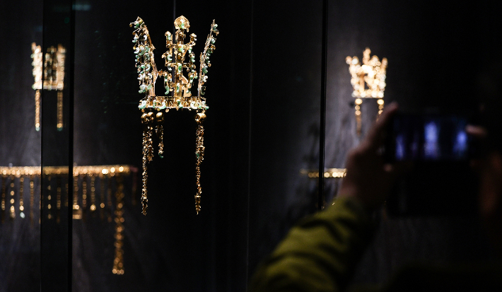 27일 국립경주박물관에서 열린 APEC 정상회의·박물관 개관 80주년 기념 특별전 '신라 금관, 권력과 위신' 언론 공개회. 일반 무료 관람은 APEC 정상회의가 끝나는 11월 2일부터 12월 14일까지. 연합뉴스