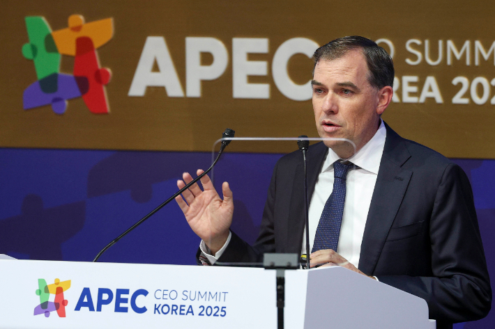 맷 가먼 아마존웹서비스(AWS) CEO가 29일 경북 경주 예술의전당에서 열린 '2025 아시아태평양경제협력체 최고경영자 서밋(APEC CEO SUMMIT)'에서 주제발표를 하고 있다. 연합뉴스