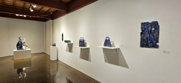 김지인 작가의 첫 개인전  "흐르는 감정-위로의 파도"가 11월 2일까지 김포 CICA 미술관에서 열린다. 김 작가 제공