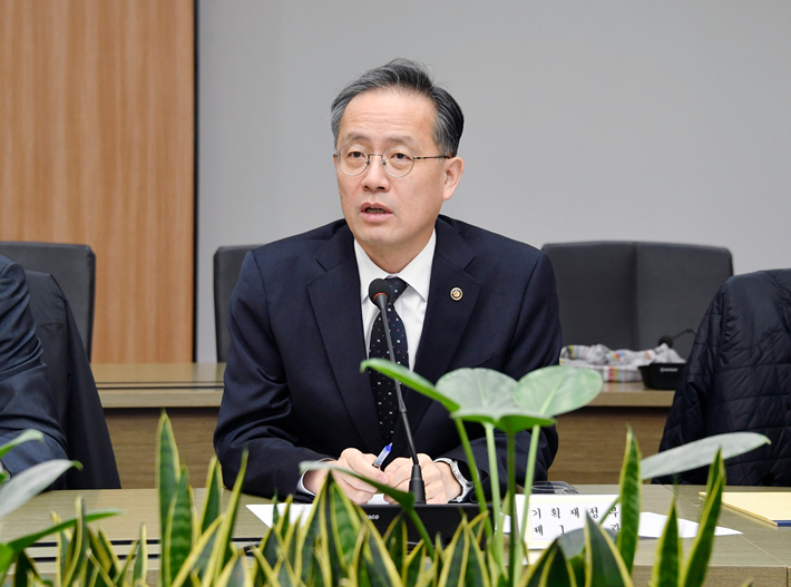 기획재정부 이형일 1차관이 10월 30일 오전 서울 영등포구 한국수출입은행에서 열린 '거시경제금융회의'를 주재, 모두발언을 하고 있다. 기획재정부 제공