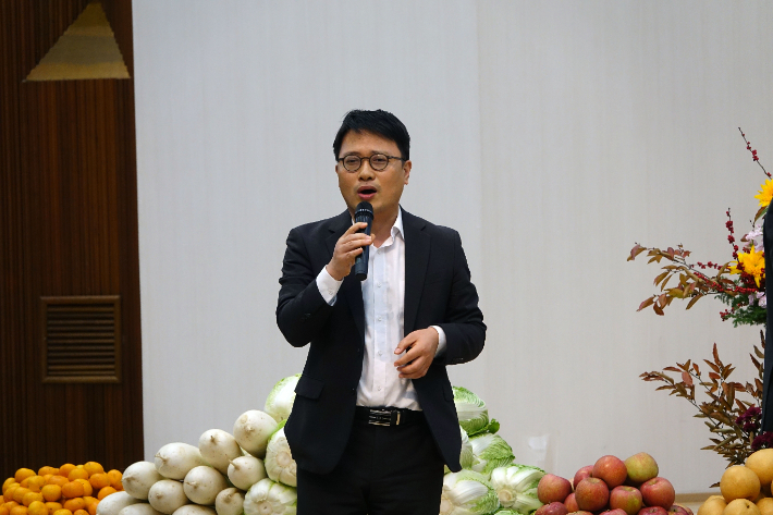 교회에서 독창하는 모습. 한정훈 집사 제공