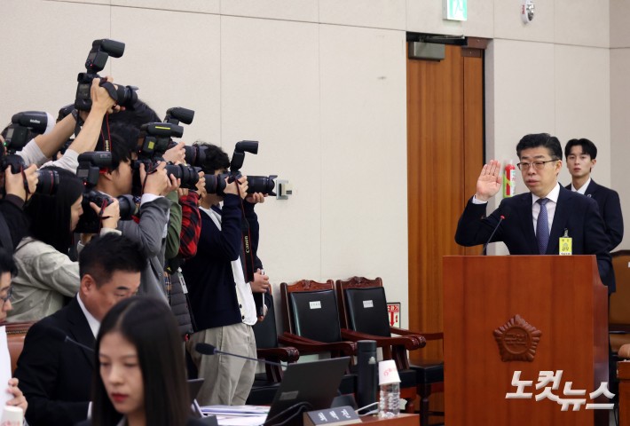 선서하는 前교정본부장