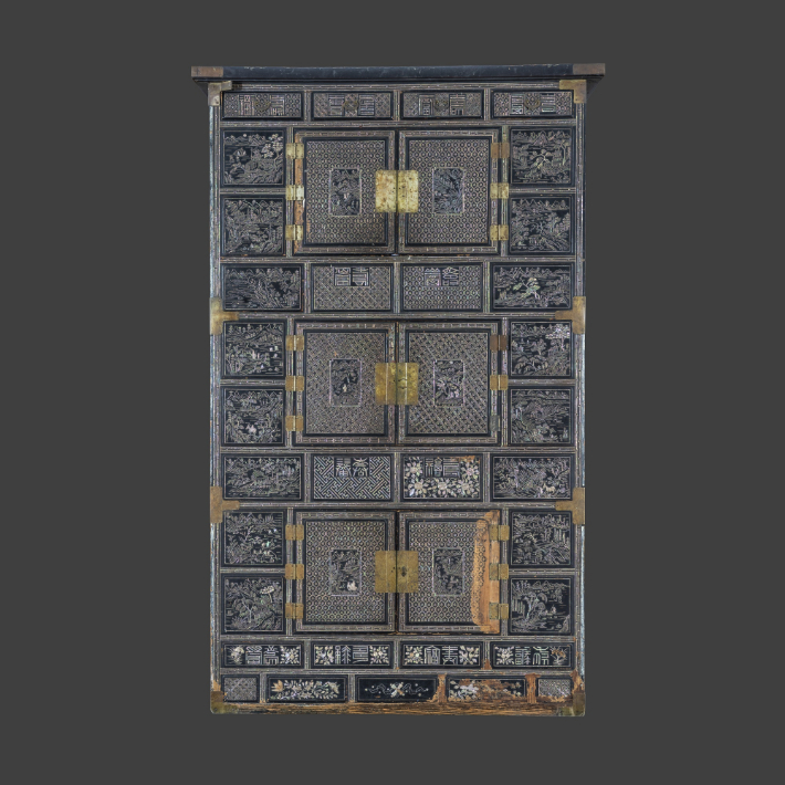 나전산수무늬삼층장. 배재대 제공