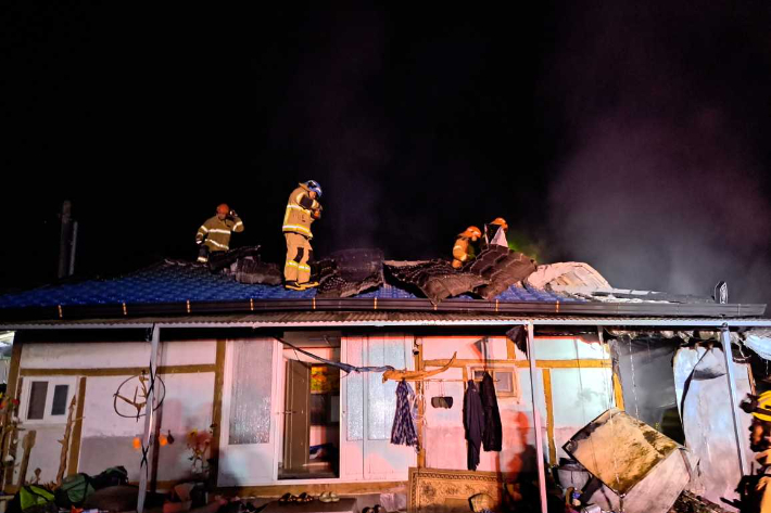 지난달 9일 오후 8시 11분쯤 강원 홍천군 영귀미면의 한 단독주택에서 불이 났다. 강원소방본부 제공