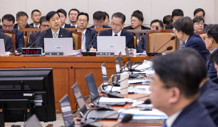 구윤철 부총리 겸 기획재정부 장관이 30일 국회 기획재정위원회에서 열린 2025년도 종합 국정감사에 출석해 질의에 답하고 있다. 연합뉴스