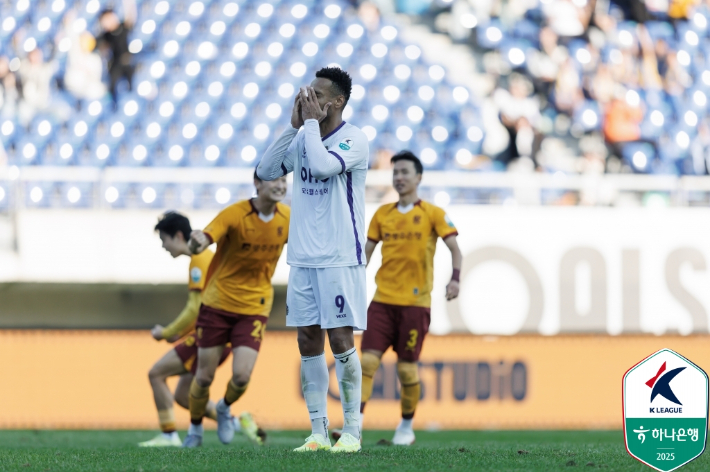 페널티킥 실축한 모따. 한국프로축구연맹 