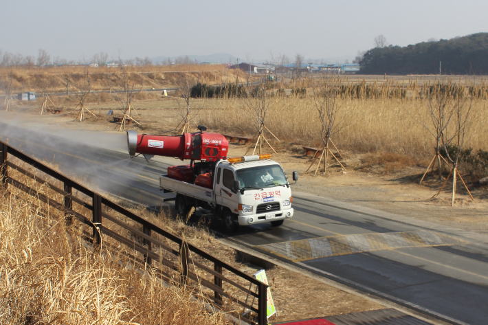 조류인플루엔자 방역. 경남도청 제공 