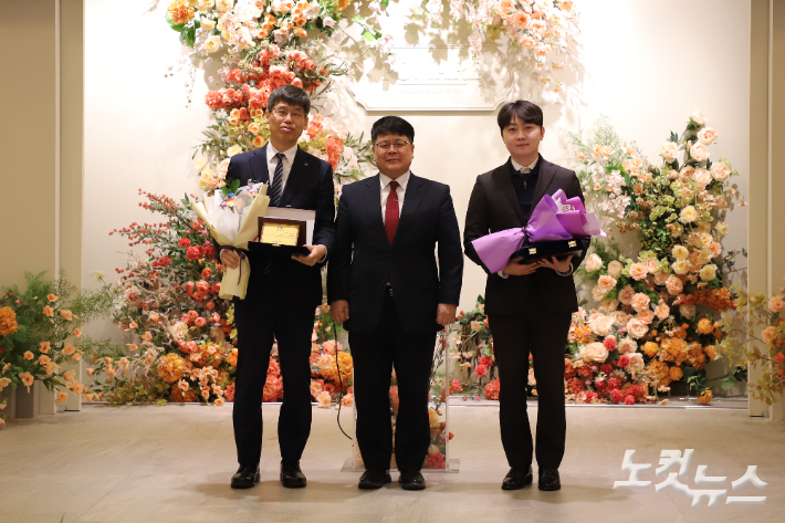 기념식에서는 포스코 포항제철소와 한수원 월성원자력본부에 감사패가 수여됐다. 유상원 아나운서    