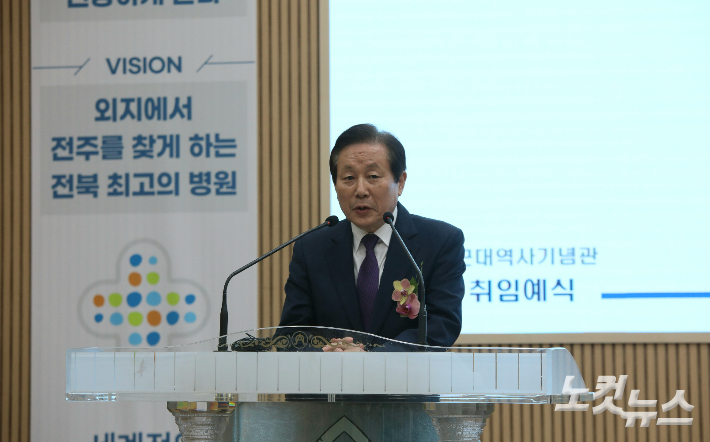 제2대 관장으로 취임한 신정호 목사가 기념관 운영 방향과 향후 계획을 밝히며 취임사를 전하고 있다. 최화랑 기자