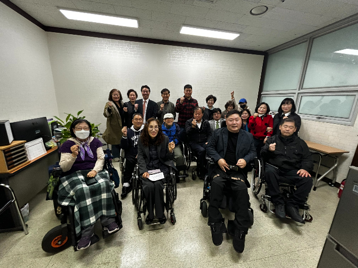 더드림장애인자립생활센터(센터장 김현주)가 29일 대전 유성구 한신에스메카에서 개소식을 진행했다. 센터 제공