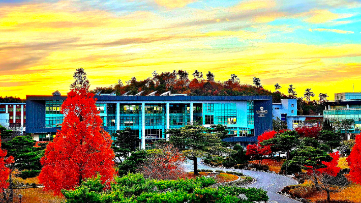 국립군산대학교 대학원 전경. 군산대학교 제공