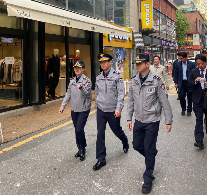 30일 한창훈 인천경찰청장이 치안 현장 점검에 나섰다. 인천경찰청 제공