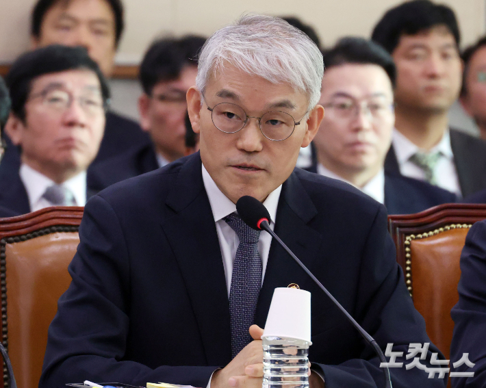 천대엽 법원행정처장이 30일 오전 국회 법제사법위원회 법무부 등 종합감사에 출석해 질의에 답하고 있다. 황진환 기자