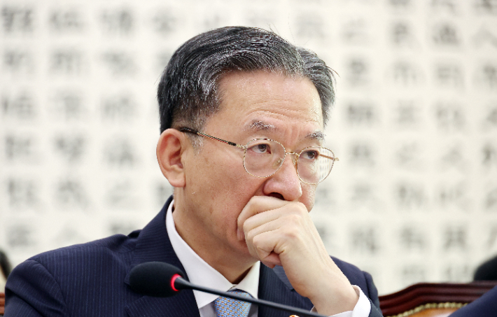 정성호 법무부 장관이 30일 서울 여의도 국회 법제사법위원회에서 열린 종합감사에 출석해 있다. 연합뉴스