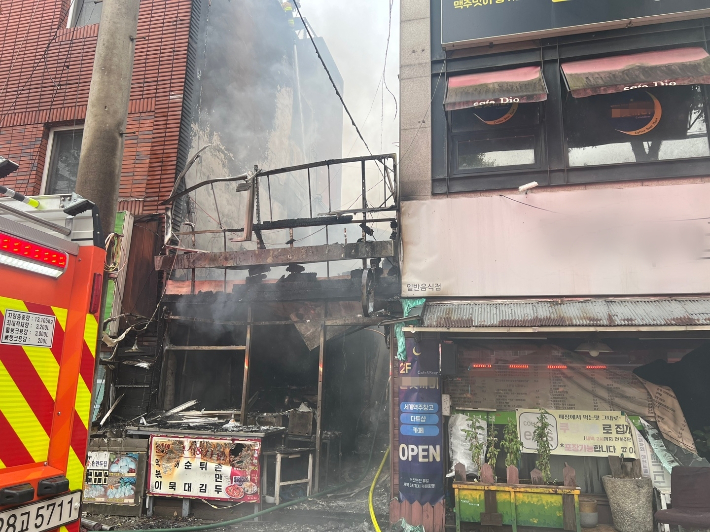 대전 대덕구 덕암동 화재 진화 모습. 대전소방본부 제공