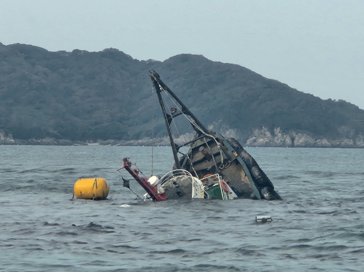 침몰된 사고선박 모습. 태안해경 제공