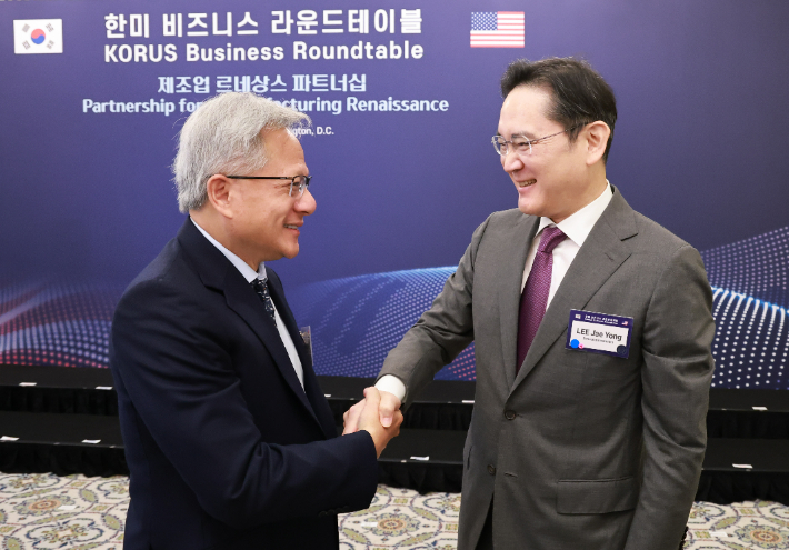 젠슨 황 엔비디아 최고경영자(CEO)와 이재용 삼성전자 회장. 연합뉴스