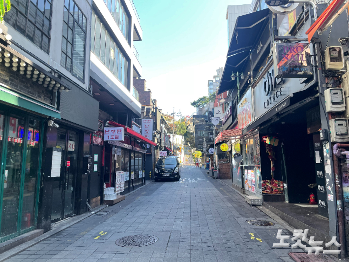 핼러윈데이를 앞둔 27일, 사람이 없는 이태원 거리. 전민 인턴기자
