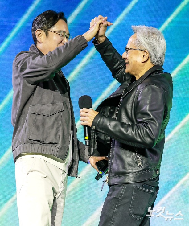 포옹하는 젠슨 황-이재용