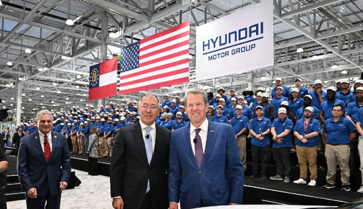 정의선 현대차그룹 회장과 브라이언 켐프 주지사. 연합뉴스