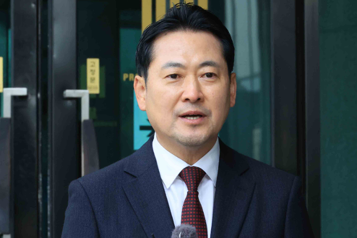 국민의힘 장동혁 대표가 31일 서울 서초구 서울고검에 마련된 조은석 내란특별검사팀 사무실 앞에서 발언하고 있다. 연합뉴스