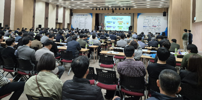 전라남도는 10월 31일까지 이틀간 여수엑스포컨벤션센터 그랜드홀에서 '2025년 건설산업기술 연찬회'를 개최했다. 전라남도 제공