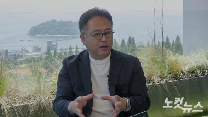 서울대 인구정책연구센터 이상림 책임연구원이 최근 여수에서 전남CBS와 인터뷰를 진행하며 지방 인구 구조 변화와 동부권 대응 전략에 대해 설명하고 있다. 전남CBS