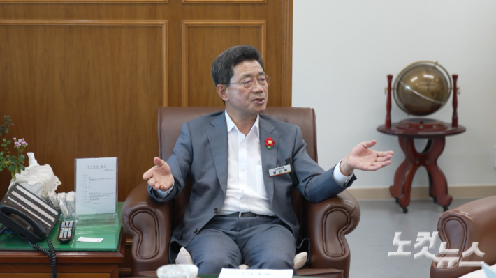 정인화 광양시장이 청년 인구 증가 정책과 지역 정주 여건 개선 방안에 대해 설명하고 있다. 전남CBS