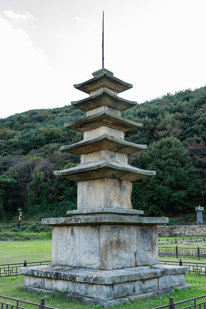 서산 보원사지 오층석탑. 서산시 제공