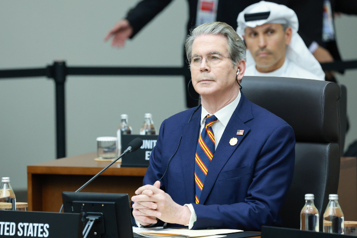 스콧 베선트 미국 재무장관이 31일 경주화백컨벤션센터(HICO)에서 열린 2025 아시아태평양경제협력체(APEC) 정상회의 제1세션에 참석해 있다. 연합뉴스