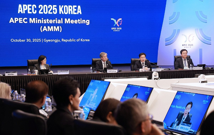 여한구 산업통상부 통상교섭본부장이 30일 경주 소노캄에서 열린 APEC 합동각료회의(AMM) 본회의에서 개회사를 하고 있다. 연합뉴스