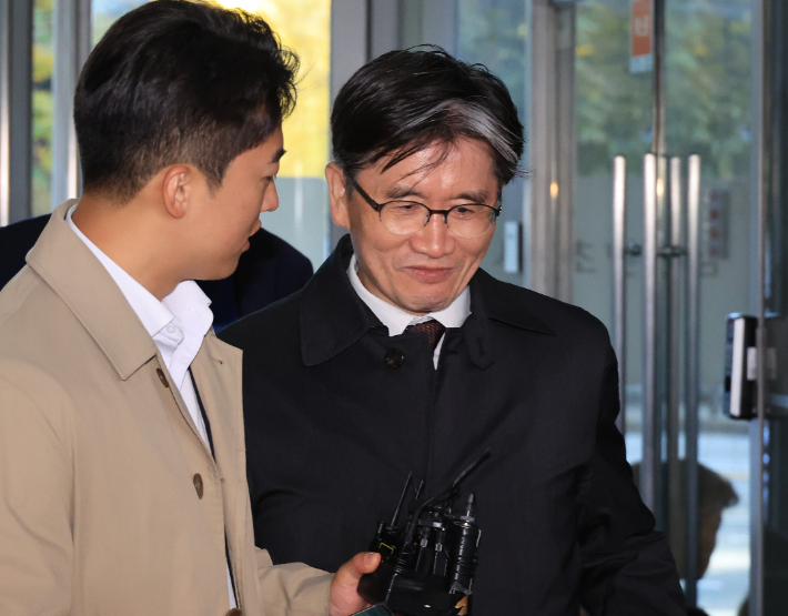 오동운 고위공직자범죄수사처장이 1일 서울 서초구 순직해병 특검 사무실에 직무유기 피의자 신분으로 조사를 받기 위해 출석하며 기자의 질문을 받고 있다. 연합뉴스