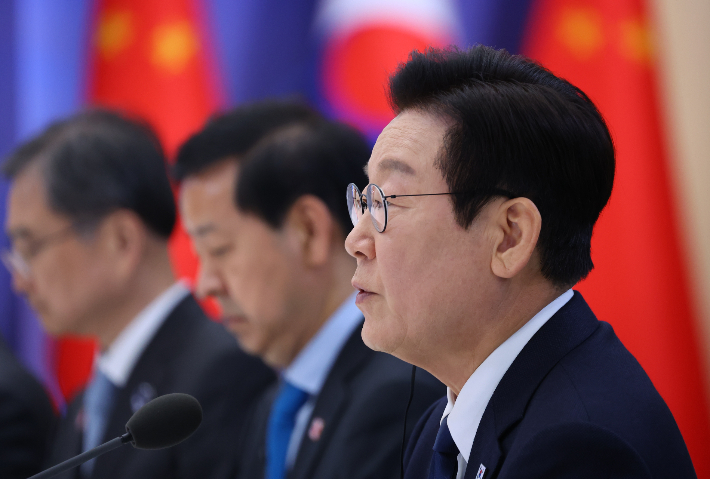 이재명 대통령이 1일 경북 국립경주박물관에서 열린 시진핑 중국 국가주석과의 한중 정상회담에서 발언하고 있다. 연합뉴스