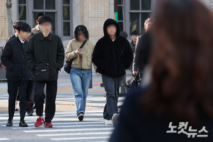 일부 지역에 올 가을 한파주의보가 발효되는 등 초겨울 날씨를 보인다. 류영주 기자