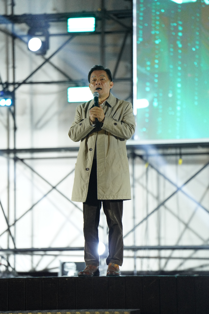 '2025 댄스 스피릿 인 수원(DANCE SPIRIT in SUWON)' 본선 개회식에서 축사를 하고 있는 이재준 수원시장. 수원시청소년청년재단 제공