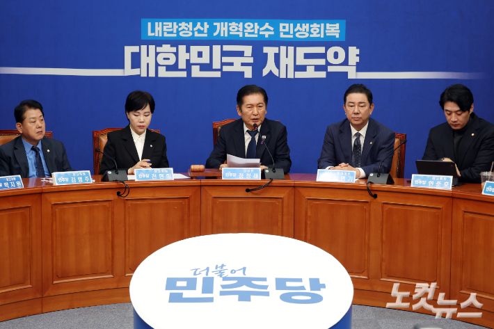 더불어민주당 정청래 대표가 지난달 24일 서울 여의도 국회에서 열린 최고위원회의에서 발언을 하고 있다. 윤창원 기자