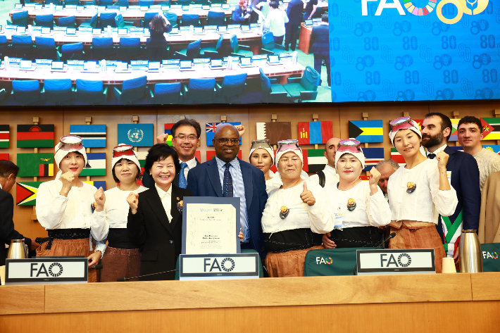 지난달 29일부터 이달 2일까지 이탈리아 로마 유엔식량농업기구 본부에서 열린 세계중요농업유산 인증서 수여식. 제주도 제공