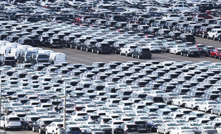2일 경기도 평택항에 수출용 자동차가 세워져 있는 모습. 연합뉴스